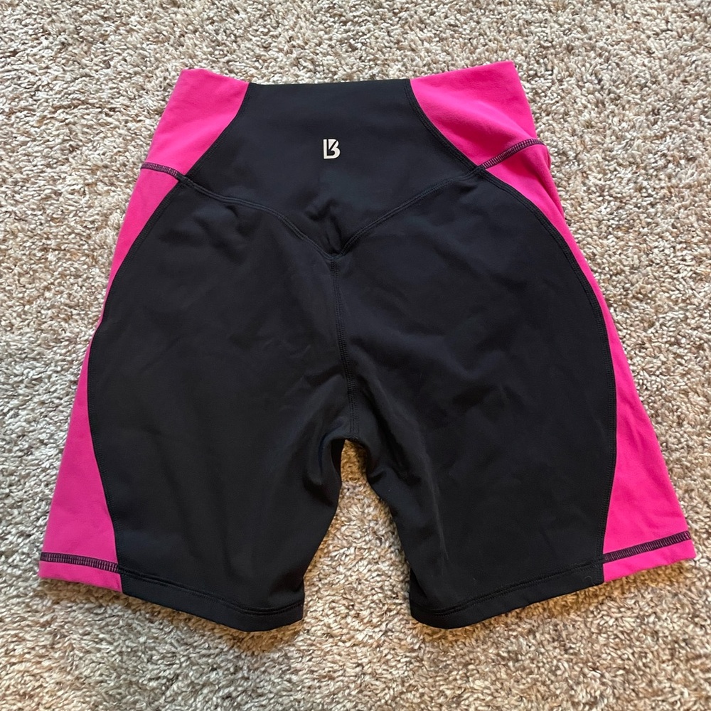 Great preowned condition, cold washed/hung dry. Buffbunny Sz M 6” shorts!